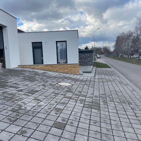 R E L L A X Studia Chvalovice Hate Na Greenway Praha-Wien Exterior photo